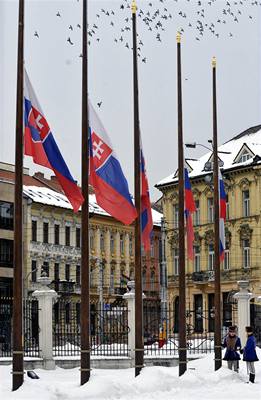 Slovensko uctívá památku obětí tragické dopravní nehody u Polomky 